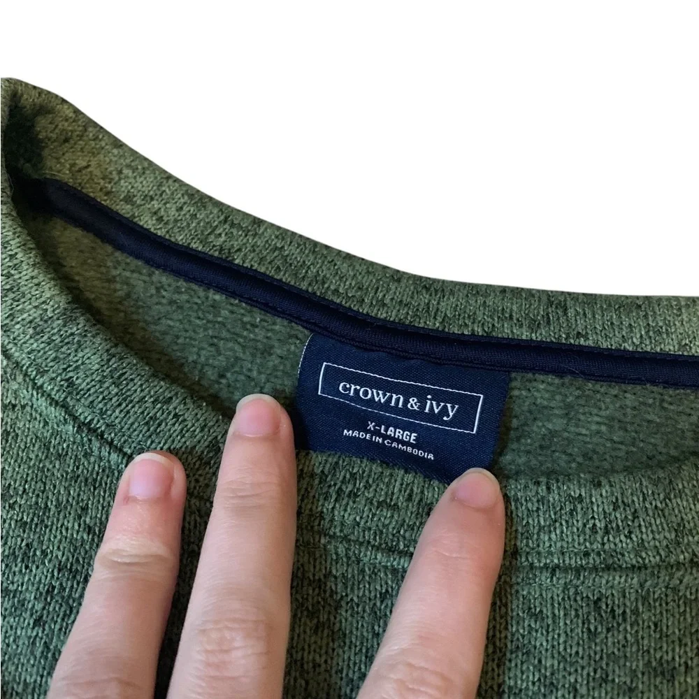 Crown & Ivy green sweatshirt size XL